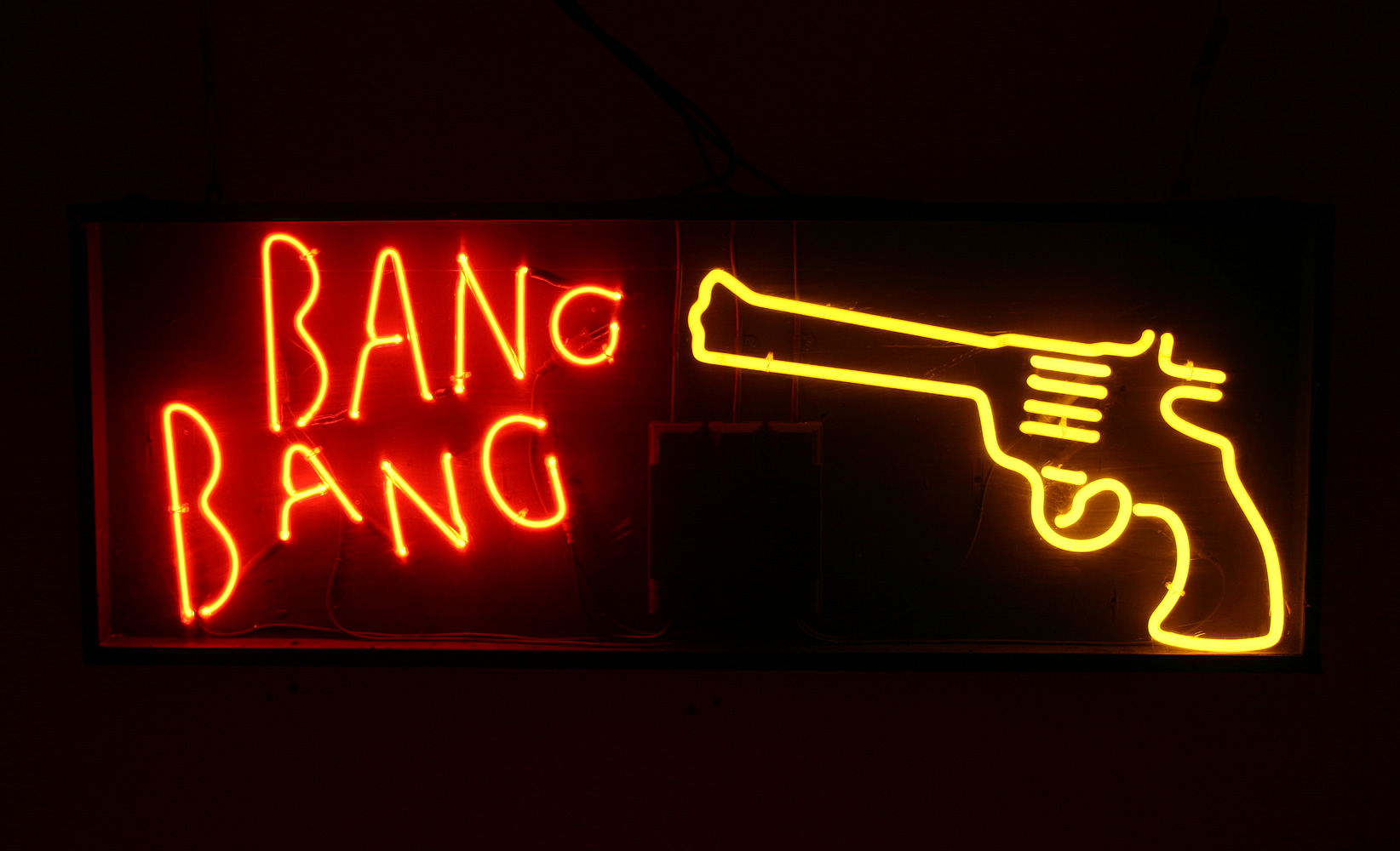 bang_bang_gun_neon_sign_022-B03-F.jpg